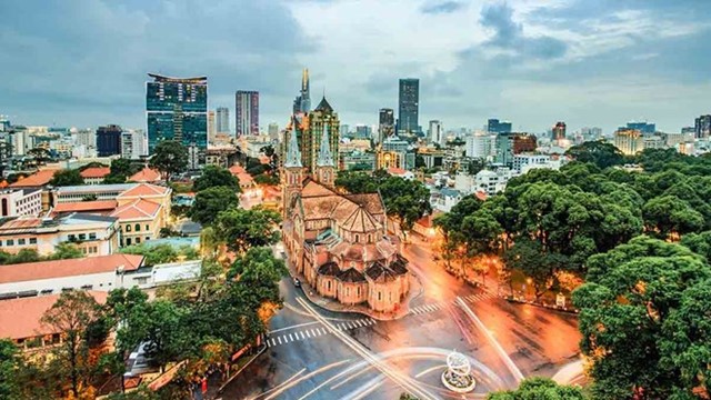 Nơi duy nhất Việt Nam có đường bay nội thành, người dân di chuyển bằng máy bay trong thành phố