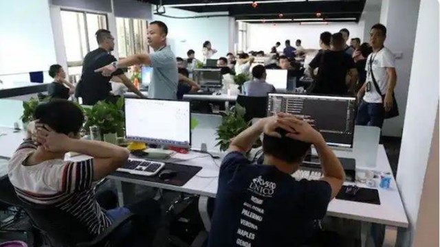 Bắt gần 400 người, phong tỏa hơn 155 tỷ, thu giữ khoảng 1.000 thiết bị điện tử sau khi khám xét trụ sở công ty công nghệ