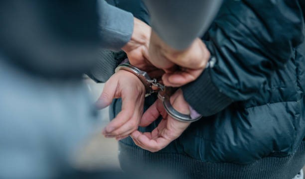 Bắt hiệu trưởng một trại hè dành cho trẻ nhỏ