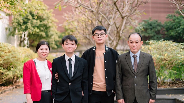 Thủ khoa khối A00 toàn quốc chia sẻ bí quyết đạt điểm tuyệt đối: Mỗi ngày chỉ luyện 1 đề, không thức khuya