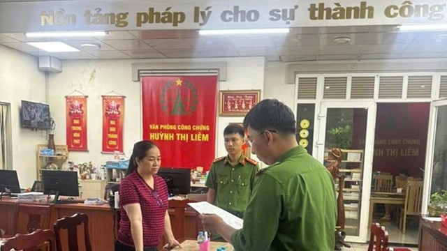 Bắt một Trưởng văn phòng Công chứng