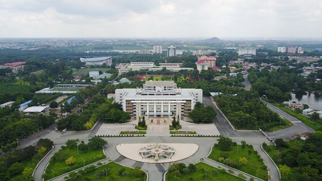 Một trường đại học công lập ở Việt Nam có 2 Giáo sư nổi tiếng cùng giữ chức hiệu trưởng sau 1 năm thành lập