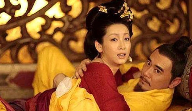 Vị Hoàng đế tàn bạo bắt hàng trăm thiếu nữ nộp máu luyện đan dược trường sinh, bị 16 cung nữ ám sát nhưng không thành