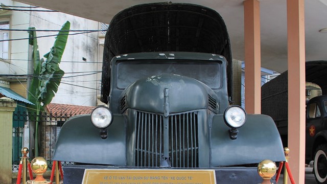 Chiếc ô tô đầu tiên do Việt Nam sản xuất, từng đưa Bác Hồ và lãnh đạo quốc tế đi công tác