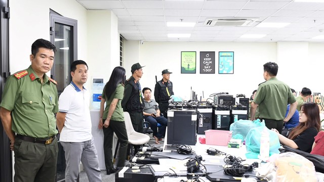 Khám xét khẩn cấp 1 công ty, khởi tố 20 người, tịch thu 800 tỷ trong đường dây lừa đảo tiền ảo