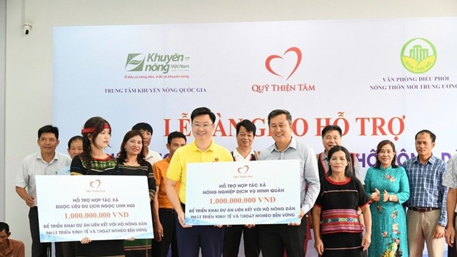 Quỹ từ thiện phi lợi nhuận của ông Phạm Nhật Vượng đón nhận Huân chương Lao động hạng Nhất