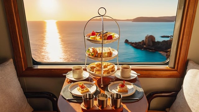 Khám phá tuyến tàu hỏa chạy dọc dải duyên hải miền Trung có giá vé 11 triệu đồng/người/chiều