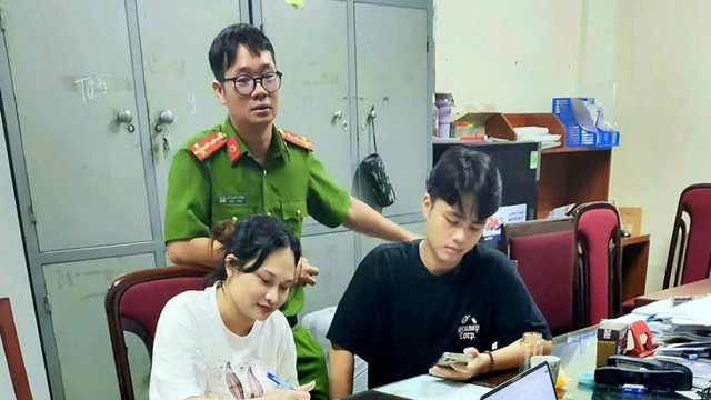 Một đối tượng trong đường dây lừa đảo 5.300 tỷ lớn nhất Việt Nam bị dẫn giải về nước