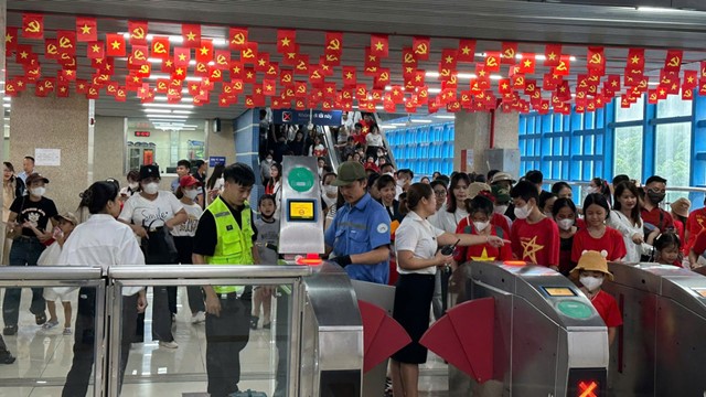 Tin vui cho người ở Hà Nội và nhân dân từ các địa phương đến Thủ đô xem diễu binh