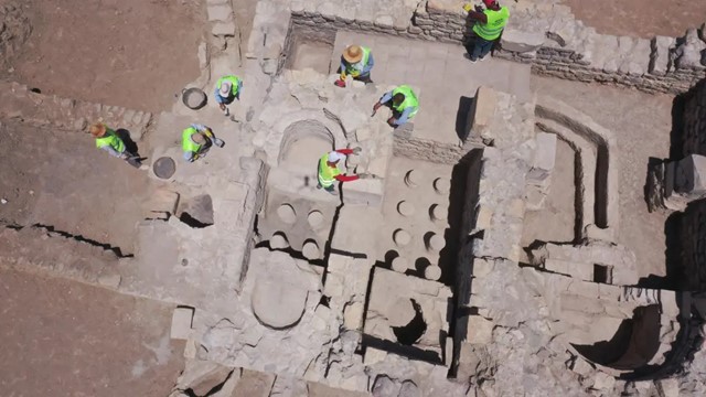 Khung cảnh xa hoa bên trong nhà tắm cổ niên đại 1.700 năm