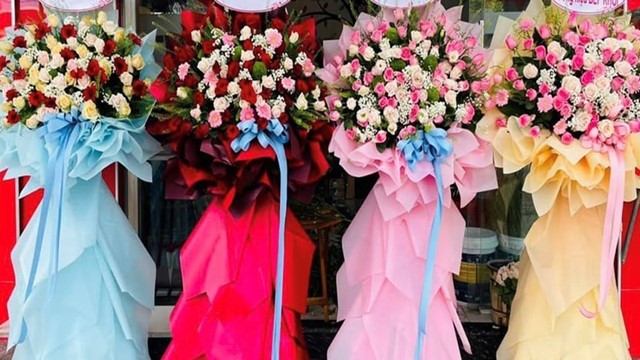 Nhiều trường học trên cả nước thông báo không nhận hoa tươi khai giảng, muốn đổi bằng quà tặng, hiện kim để hỗ trợ học sinh