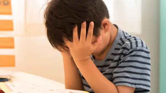 Cậu bé 11 tuổi nhập viện cấp cứu vì học bài 13 tiếng liên tục