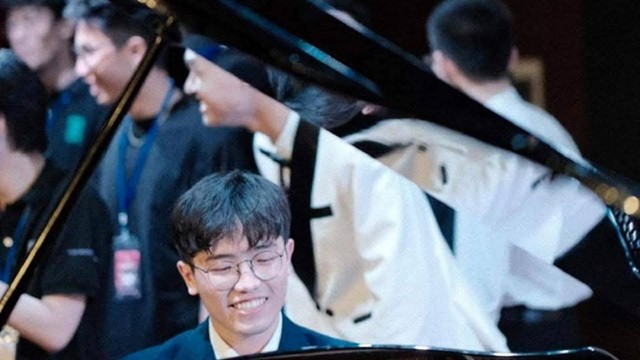 Tân bác sĩ nội trú từng có 6 năm theo học Học viện Âm nhạc Quốc gia: Cựu học sinh chuyên Amsterdam, mẹ là bác sĩ nội trú sản phụ khoa, thạo tiếng Anh và tiếng Pháp