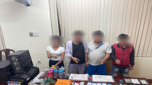 Bắt 5 đối tượng làm giả hàng trăm sổ đỏ, bằng cấp, giấy khám sức khỏe