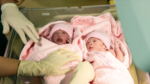 Đề xuất cộng điểm thi đua, nâng lương, thăng chức cho phụ nữ sinh đủ 2 con trước 35 tuổi