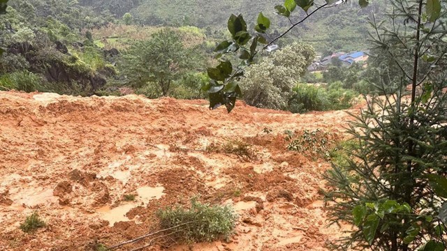 Sạt lở nghiêm trọng, 4 người trong một gia đình mất tích