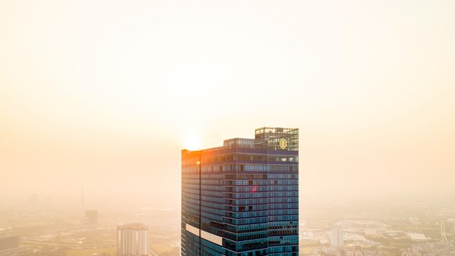 Cận cảnh khách sạn ‘trên không’ cao nhất Hà Nội: Không gian nghỉ dưỡng ấn tượng, phòng họp hiện đại sức chứa 1.000 người