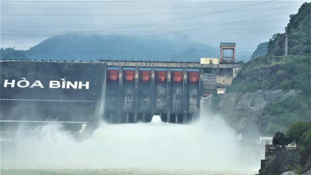Mở cửa xả đáy hồ thủy điện Hòa Bình từ 15h chiều nay