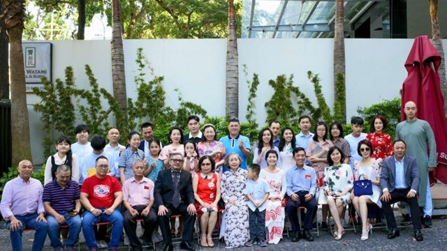 Hé lộ gia tộc kín tiếng nắm giữ ‘đế chế’ đa ngành nghìn tỷ: Thế hệ kế nghiệp học vấn ‘cực khủng’, nhiều người làm Chủ tịch, Giám đốc