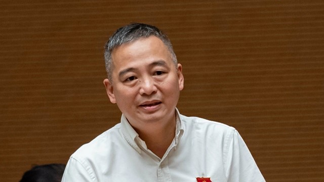 ĐBQH đề xuất trả lương từ ngân sách và miễn học phí cho bác sĩ nội trú