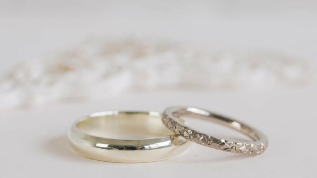 Vàng trắng có phải là vàng?