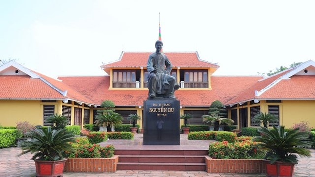 Đại thi hào duy nhất Việt Nam từng được UNESCO vinh danh, là tác giả của tập thơ xác lập 28 kỷ lục