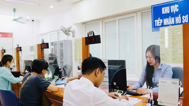 Từ 1/1/2026, người lao động có thể nhận được khoản hỗ trợ gần 320 triệu đồng