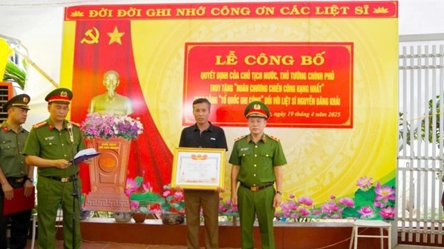 Em gái liệt sĩ Nguyễn Đăng Khải được tuyển dụng vào Công an tỉnh Hưng Yên