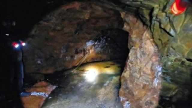 Phát hiện 'con suối chứa đầy vàng', chuyên gia cho nổ mìn phá núi, tìm thấy kho báu 4.500 tỷ bị chôn vùi suốt 400 năm