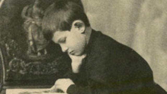 Thần đồng 7 tuổi đỗ Harvard, biết dùng 25 ngôn ngữ nhưng suýt bị đưa vào viện tâm thần, nhận kết cục bi thảm ở tuổi 46