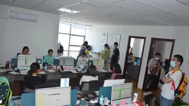 Đột kích một cửa hàng trong khu dân cư, tịch thu hơn 11.000 tỷ, 1.013 cây vàng 'để dành cho con gái'