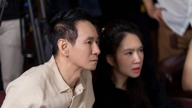 Nam đạo diễn Việt từng chi tiền tỷ giật sập 15 căn nhà, sở hữu series phim 1.500 tỷ, nay hạnh phúc bên vợ Thạc sĩ kém 17 tuổi