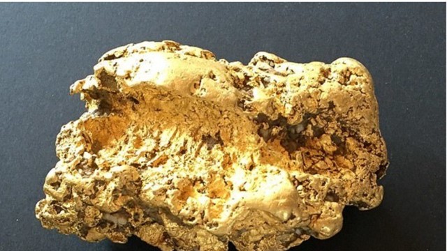 Người đàn ông tìm thấy cục vàng nặng 2kg, được trả giá gần 3 tỷ vẫn nhất quyết không bán