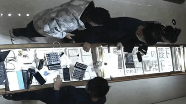 Phát hiện anh H. chi hơn 180 tỷ mua vàng trong 1 tuần mà không cần hỏi giá, chủ cửa hàng lập tức báo công an