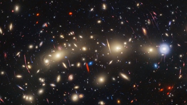 Phát hiện tín hiệu chưa từng thấy liên quan đến một thiên hà cổ