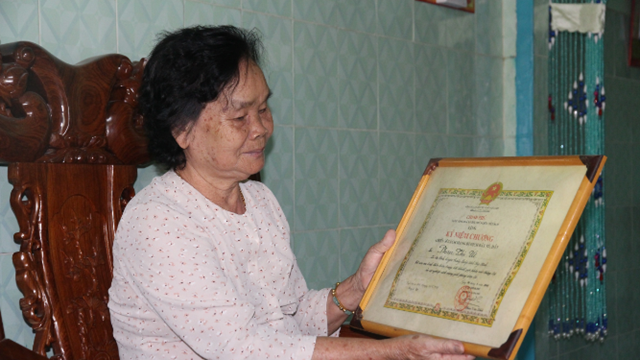 Đề nghị xét tặng danh hiệu Anh hùng LLVTND cho nữ biệt động và 2 Thượng úy