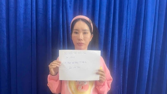 Đột kích tiệm cắt tóc nam, bắt tạm giam Nguyễn Thị Kiều Chi 