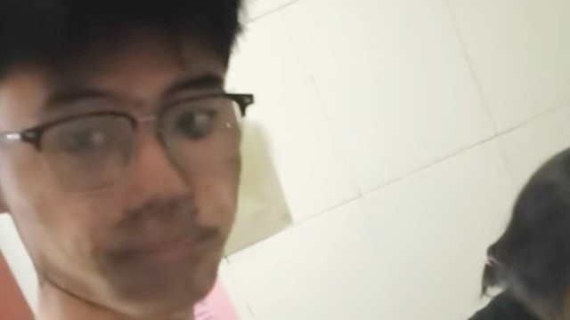 Cháy xe điện dưới tầng hầm chung cư, nam sinh 17 tuổi bế bà tìm lối thoát