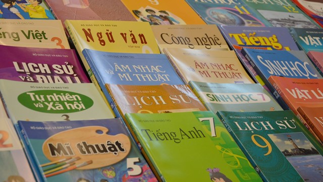 Từ năm sau, cấp miễn phí sách giáo khoa cho học sinh cả nước