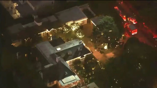 Đạo diễn nổi tiếng và vợ bị đâm tử vong tại nhà riêng