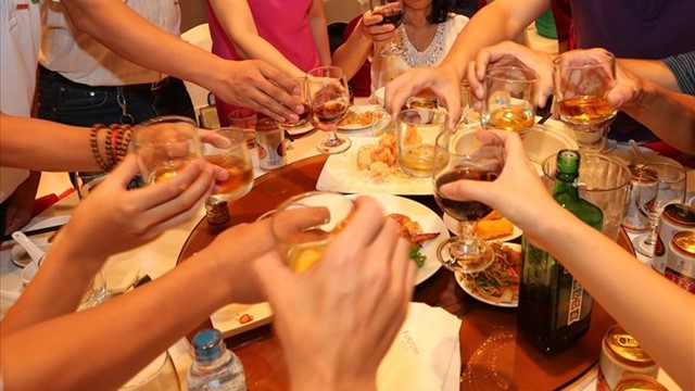 Đề xuất phạt tiền đối với người có hành vi này trên bàn nhậu