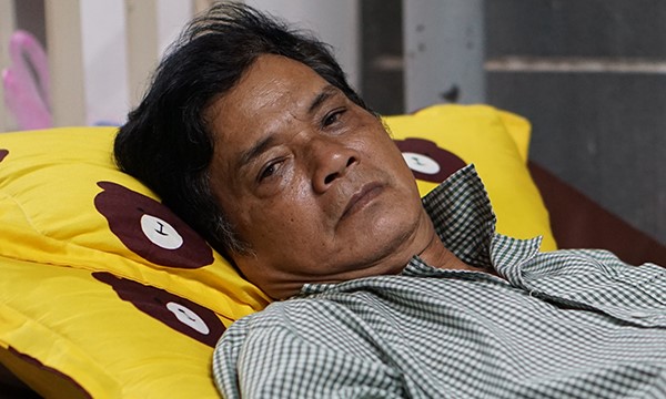 Nam nghệ sĩ nổi tiếng từng là 'bảo chứng phòng vé', nay từ bỏ sự nghiệp, làm shipper, sống cầm chừng qua ngày