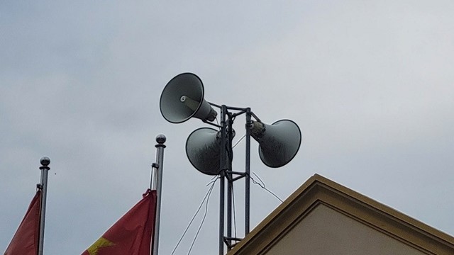 Người dân kiến nghị dừng phát loa 'báo thức' từ 4h30 sáng, phường nói 'phép vua còn thua lệ làng'