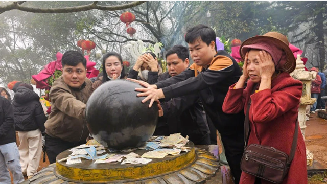 Huyệt đạo linh thiêng bậc nhất Việt Nam tạm dừng đón khách