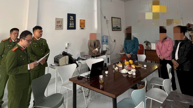 Làm giả hồ sơ mua nhà ở xã hội, Phạm Thị Hồng G. và 2 'cò đất' bị khởi tố