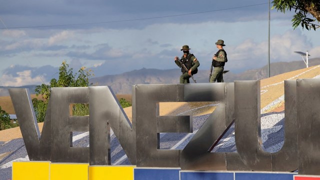 Tổng thống đã bị bắt giữ, ai sẽ gánh khoản nợ 170 tỷ USD của Venezuela?