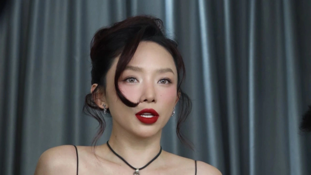 Nữ ca sĩ nổi tiếng từng bỏ nghề Y sau 6 năm du học Mỹ, bị mẹ ‘từ mặt’ không đến đám cưới, nay ly hôn với ‘phù thủy âm nhạc’ sau 10 năm chung sống