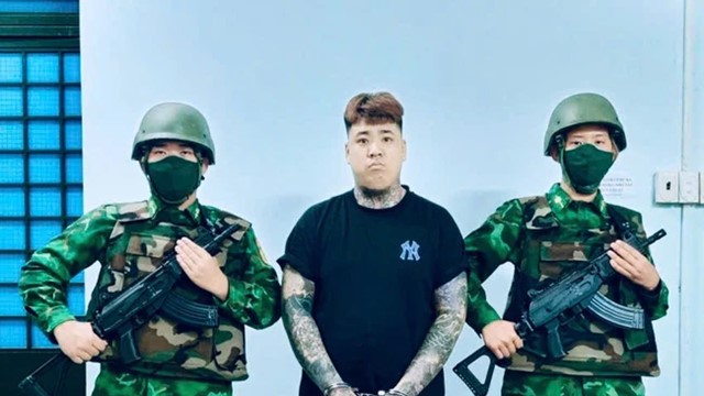 Bắt Đinh Nhựt Hiếu SN 2001 khi đang làm thủ tục nhập cảnh vào Việt Nam