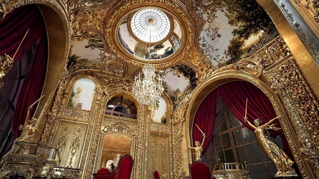 Cửa hàng nước hoa gây choáng vì có mái vòm vàng, đá cẩm thạch, lộng lẫy hơn cung điện hoàng gia