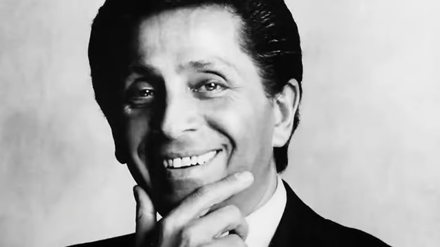 Nhà thiết kế thời trang nổi tiếng qua đời